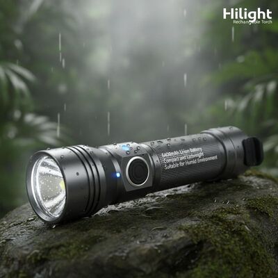 हाइलाइट रिचार्जेबल टॉर्च 6400mAh लिथियम आयन बैटरी कॉम्पैक्ट और हल्के वजन आर्द्र वातावरण के लिए उपयुक्त